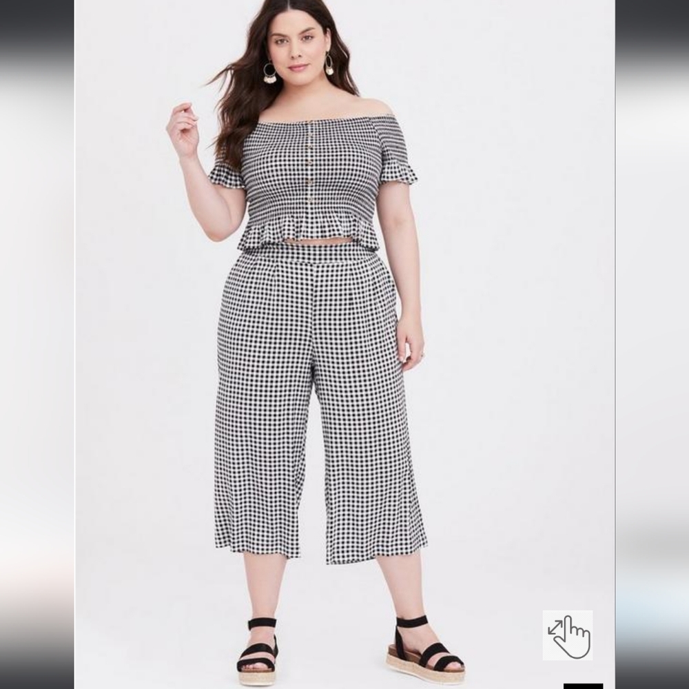 TORRID - Two Piece Size 3 Culotte Set